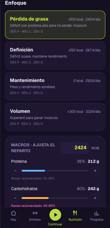 GymTracker móvil en modo oscuro: objetivo nutricional y ajuste de macronutrientes.